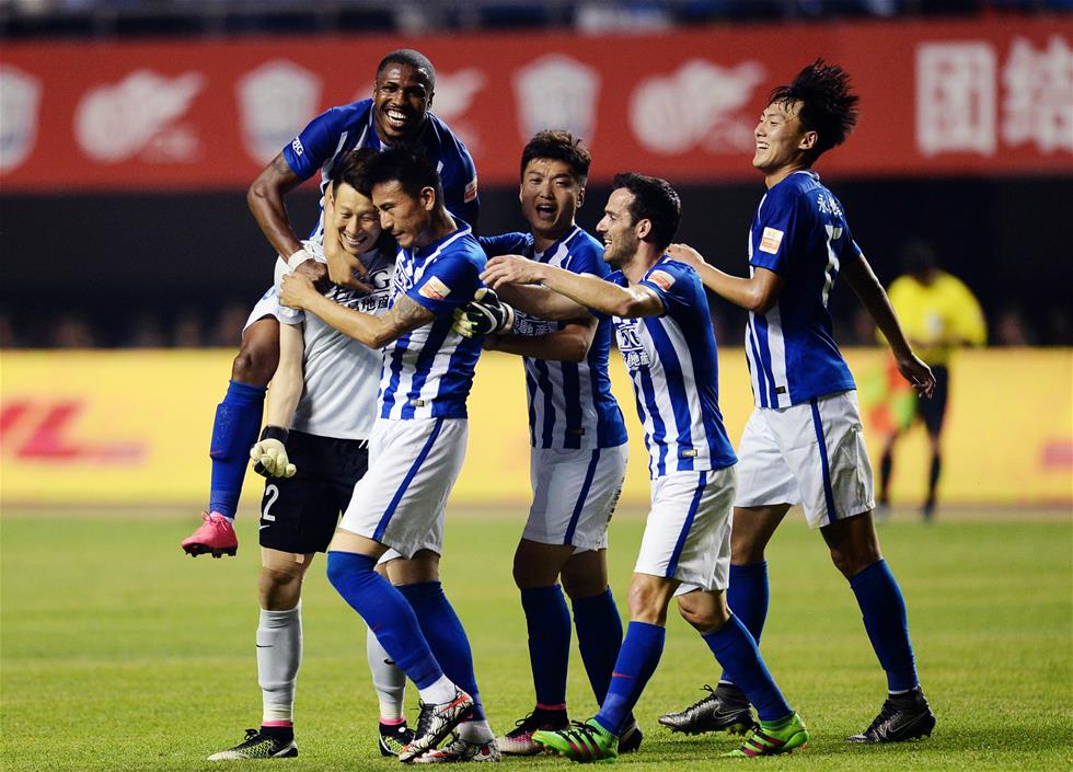 中国青年球员王钰栋将加盟德乙达姆施塔特，开启欧洲留洋之路，为中国足球注入新活力。