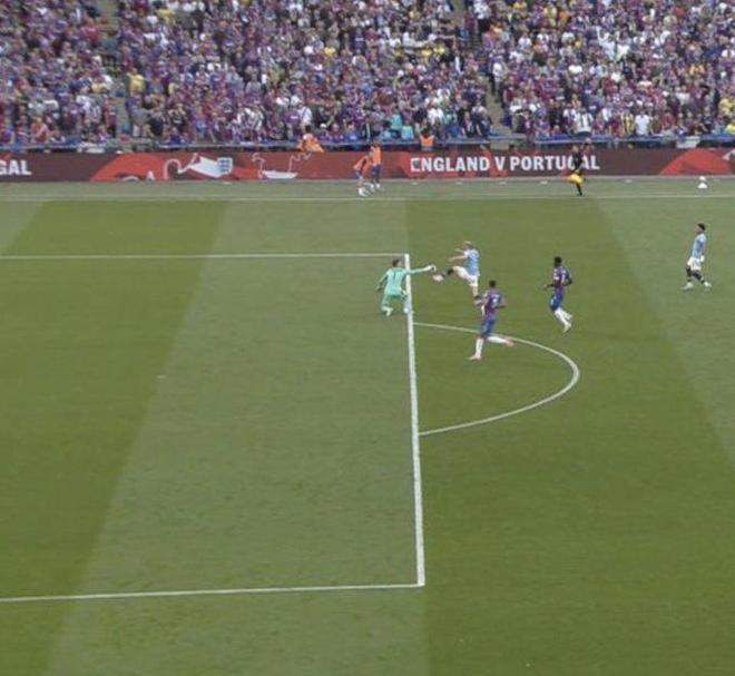 埃芬博格：拜仁前场三人能给卡尔空间，把他与梅西相比没好处